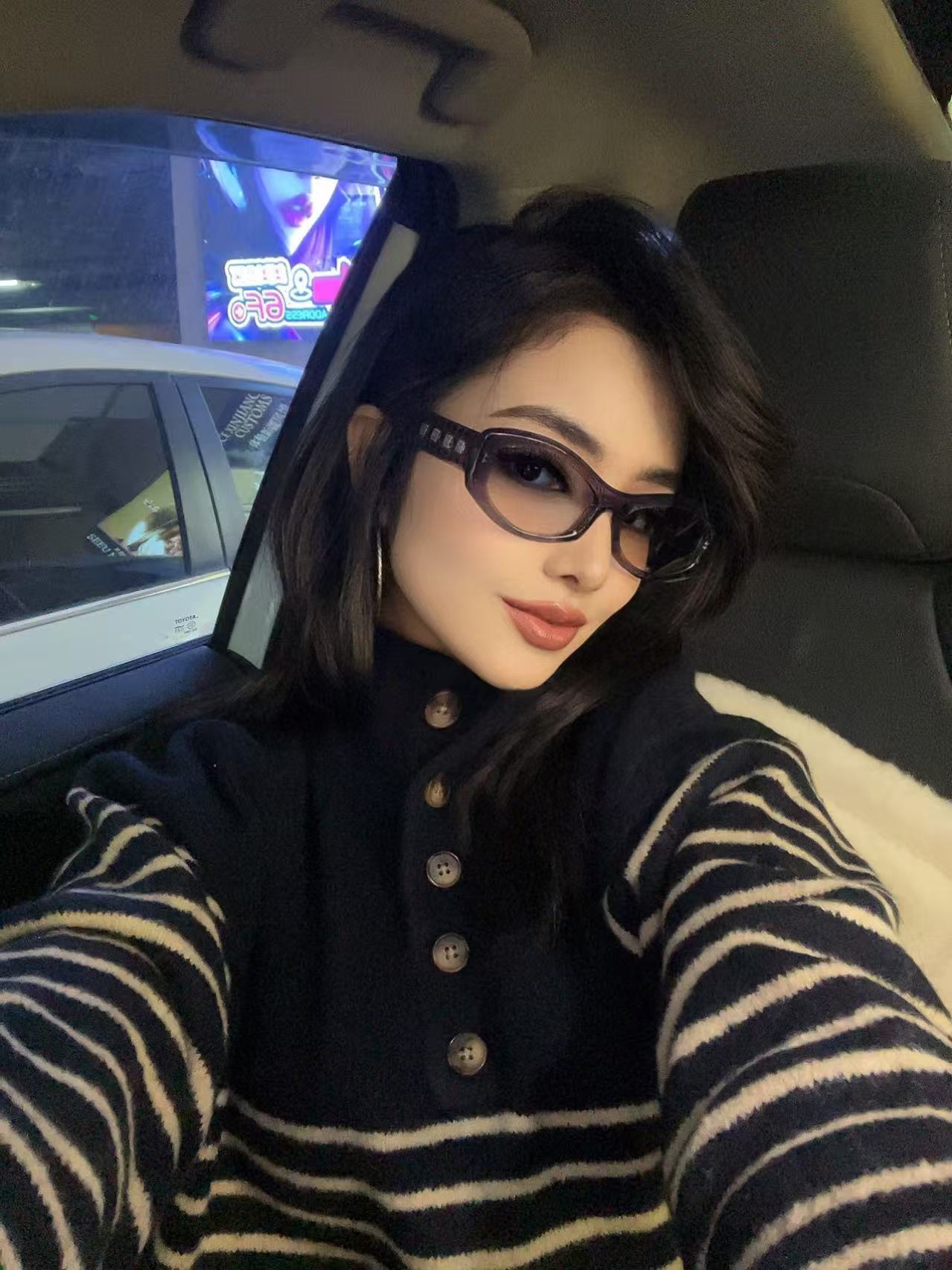 Chic Women's Oval Sunglasses - Vintage Designer Style UV Protection