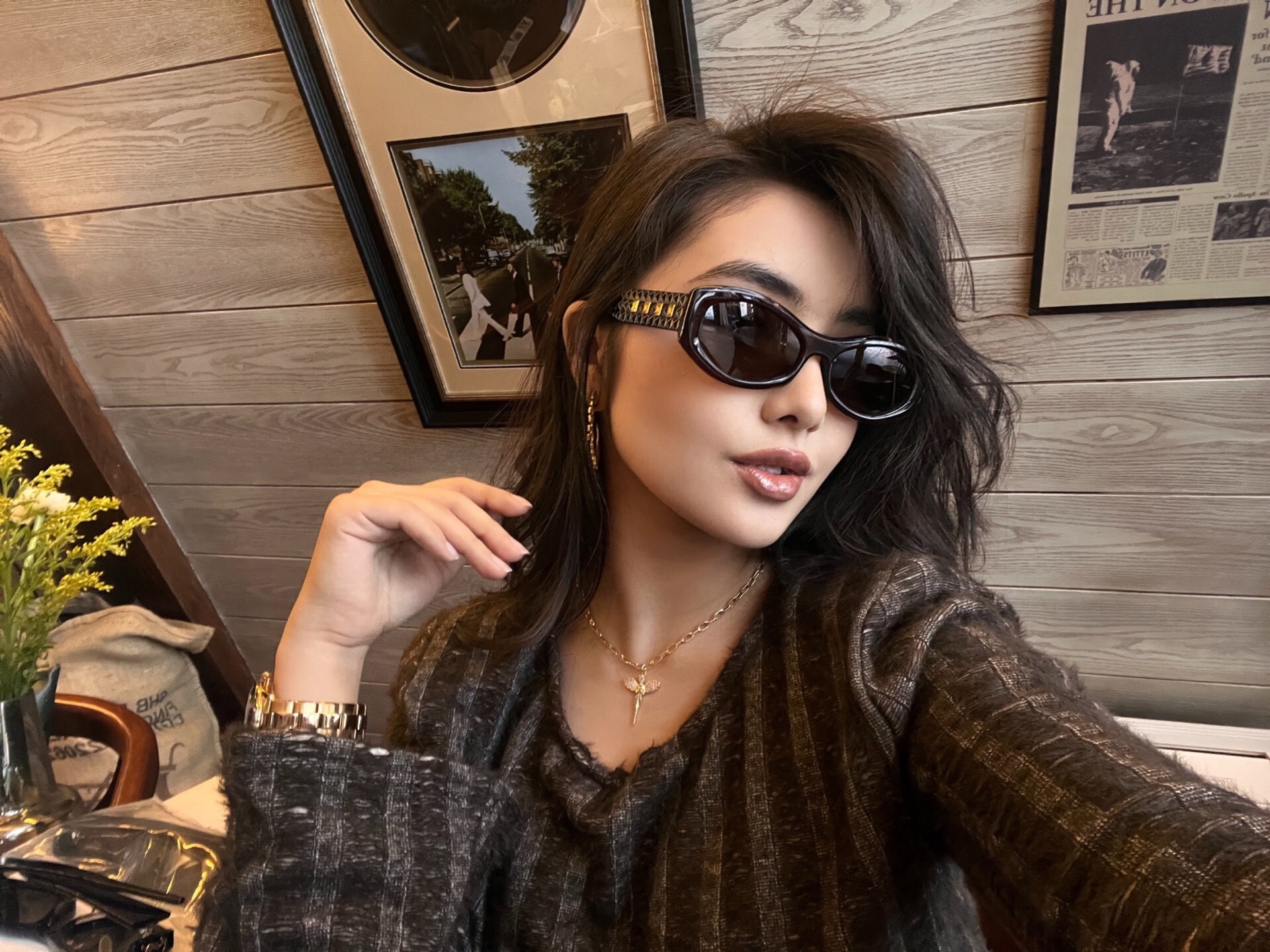 Chic Women's Oval Sunglasses - Vintage Designer Style UV Protection