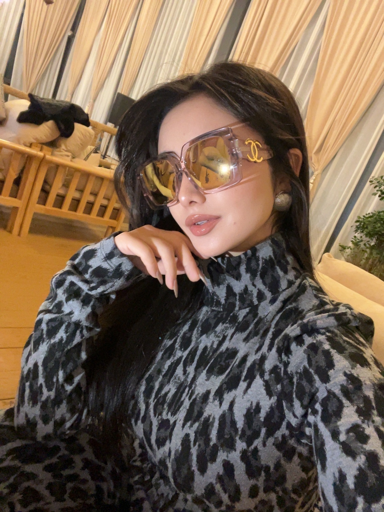 Women's Oversized Square Sunglasses - Trendy Black Frame Luxury Style