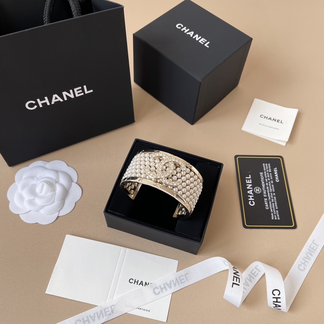 Chanel 2024/25 Metiers d'Art Pearl & Crystal Wide Cuff Bracelet Gold