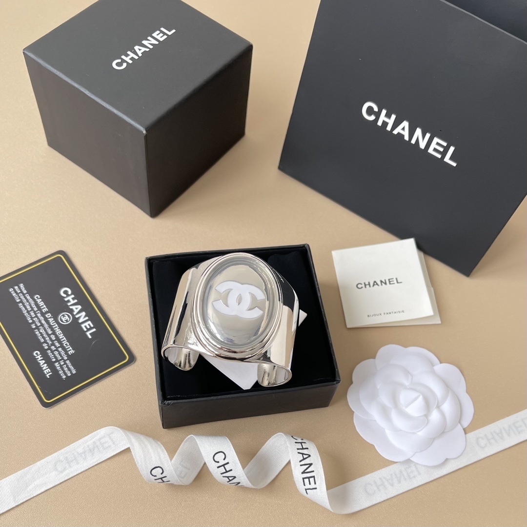 Chanel 2025 SS Metal & Resin CC Logo Jewelry Collection