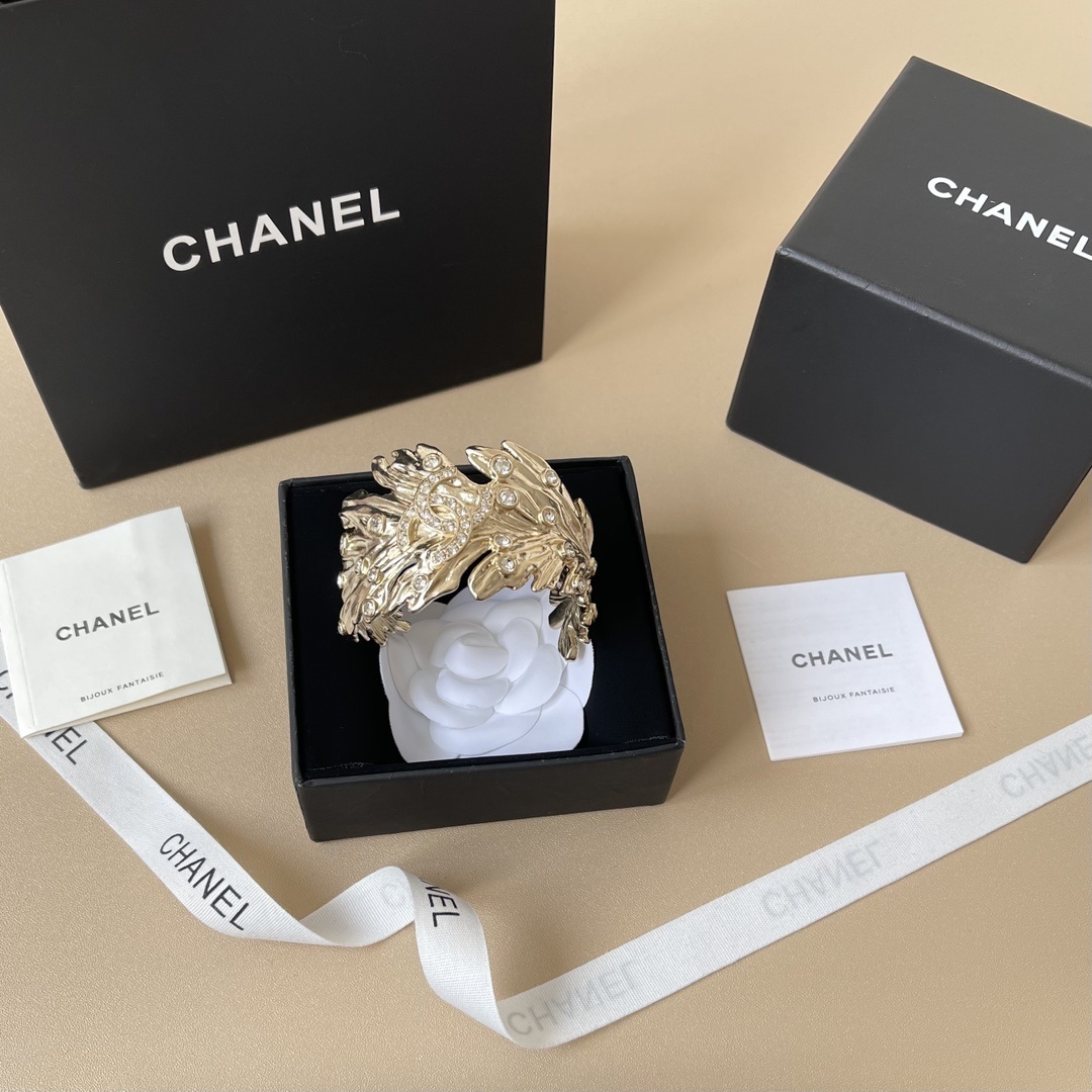 Chanel 2025 Spring/Summer Gold Leaf Wide Cuff Bangle with Crystals