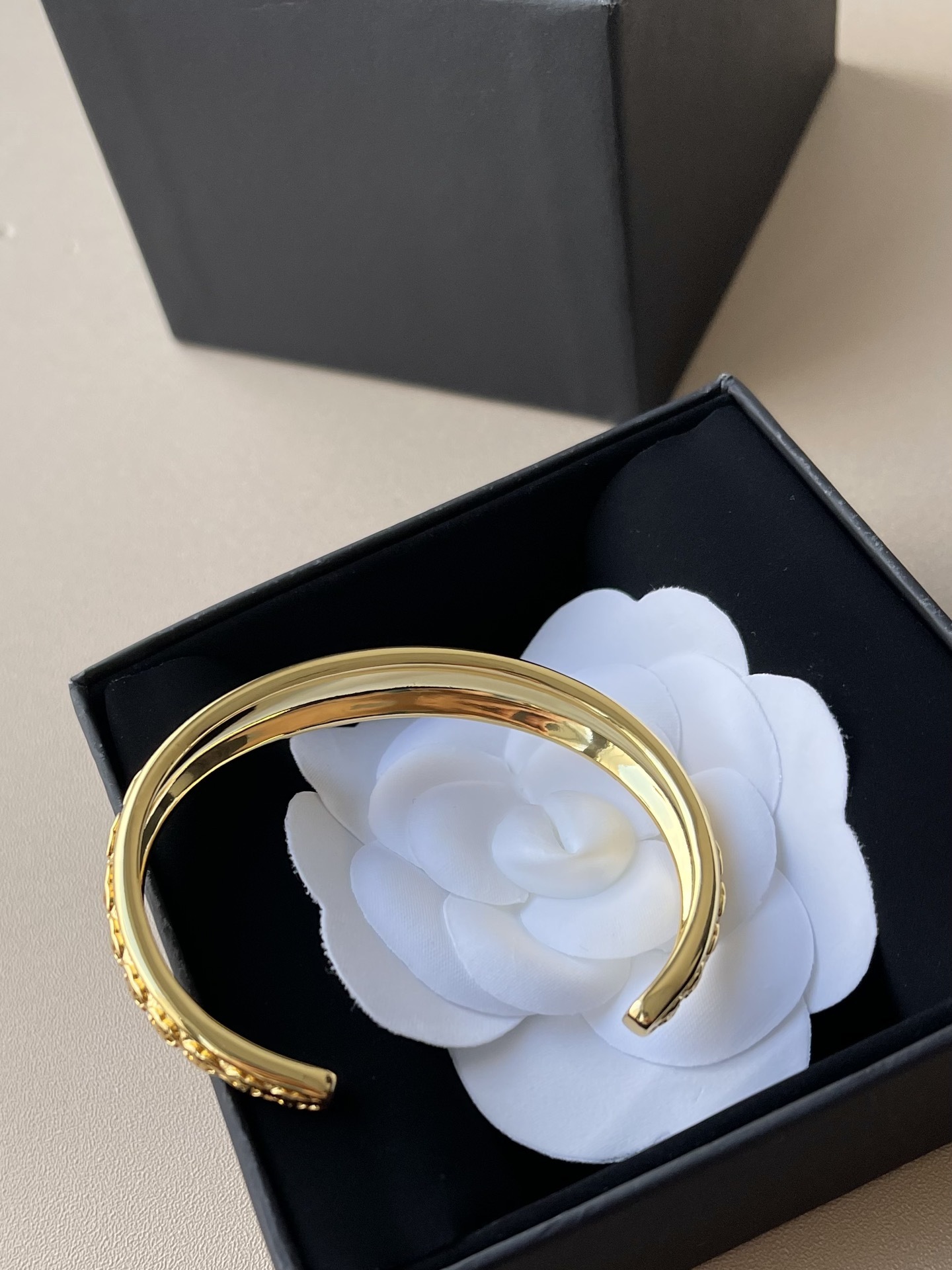 Luxury Gold CC Logo Cuff Bracelet - Elegant Designer Jewelry Gift