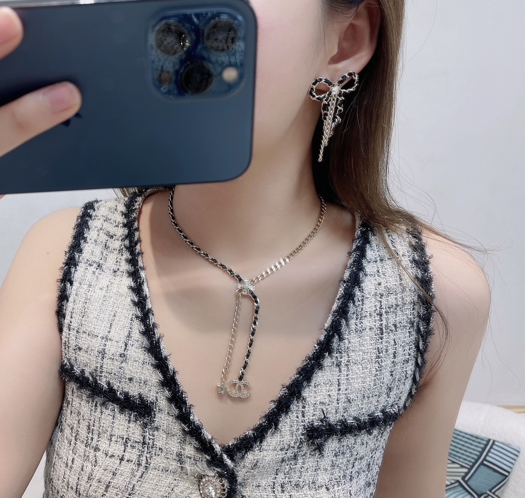 Luxury Gold Chain & Leather Interwoven Necklace with Crystal Logo