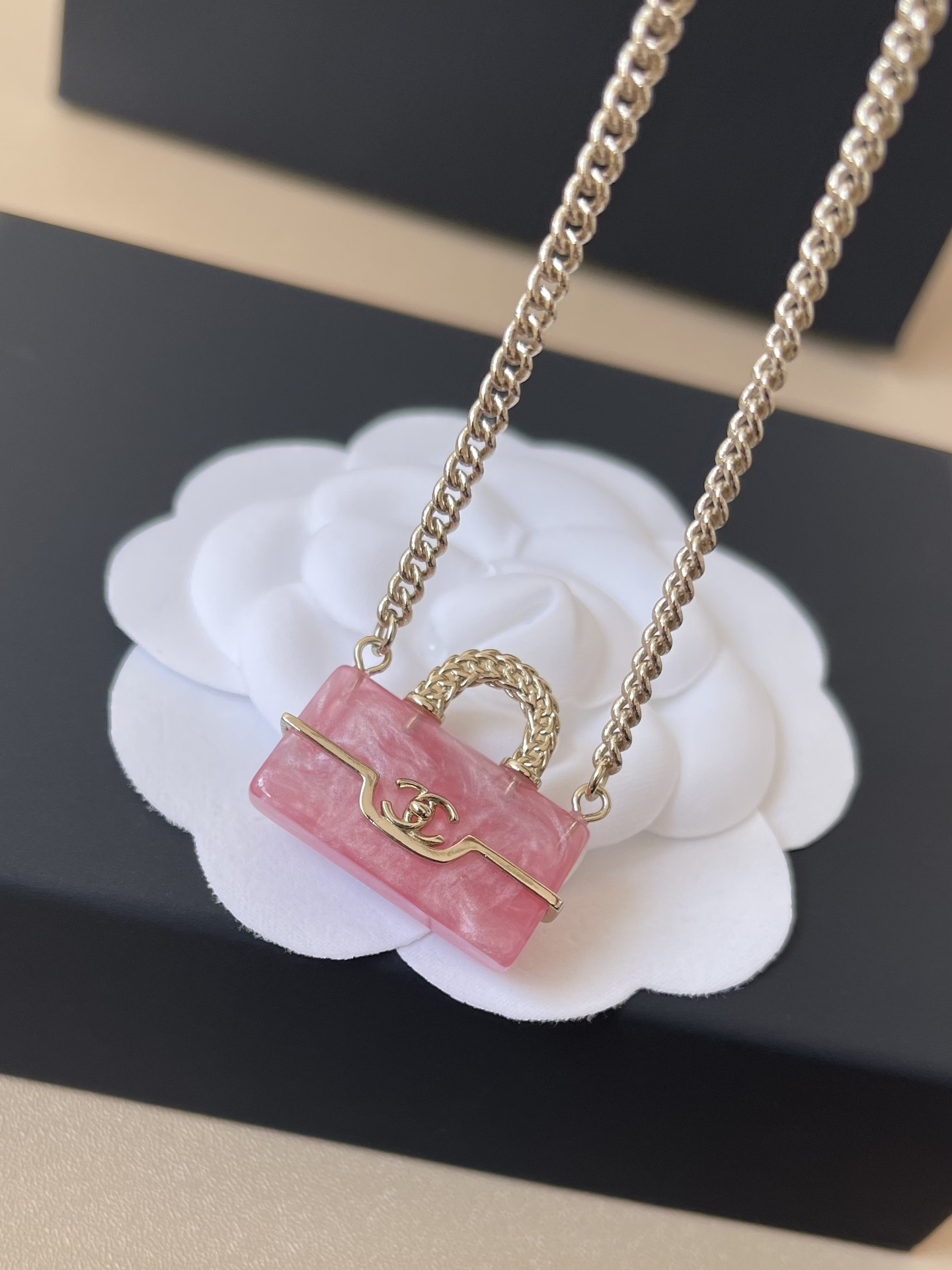Luxury Pink Marble Handbag Pendant Necklace - Gold Chain Jewelry