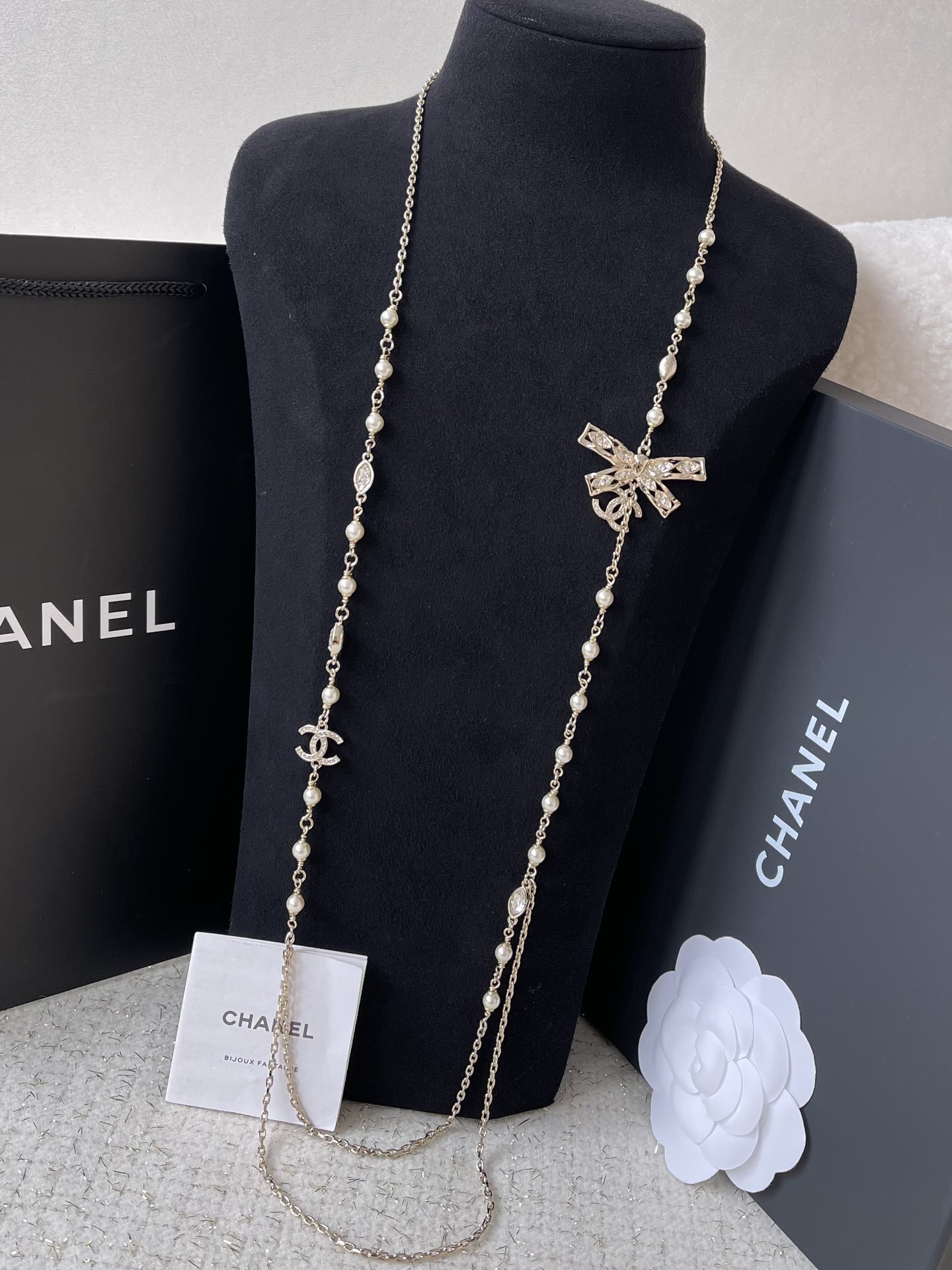 Elegant Crystal Bow & Pearl Long Necklace - Luxury Fashion Jewelry