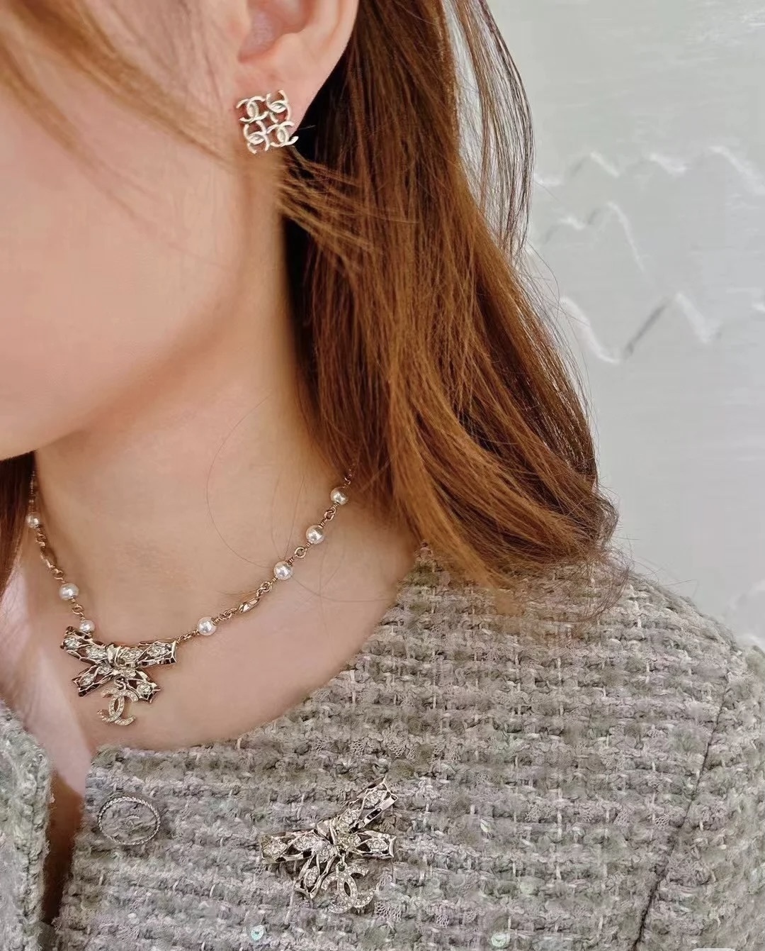 Chanel Crystal Bow Pearl Necklace - Elegant CC Logo Jewelry for Women