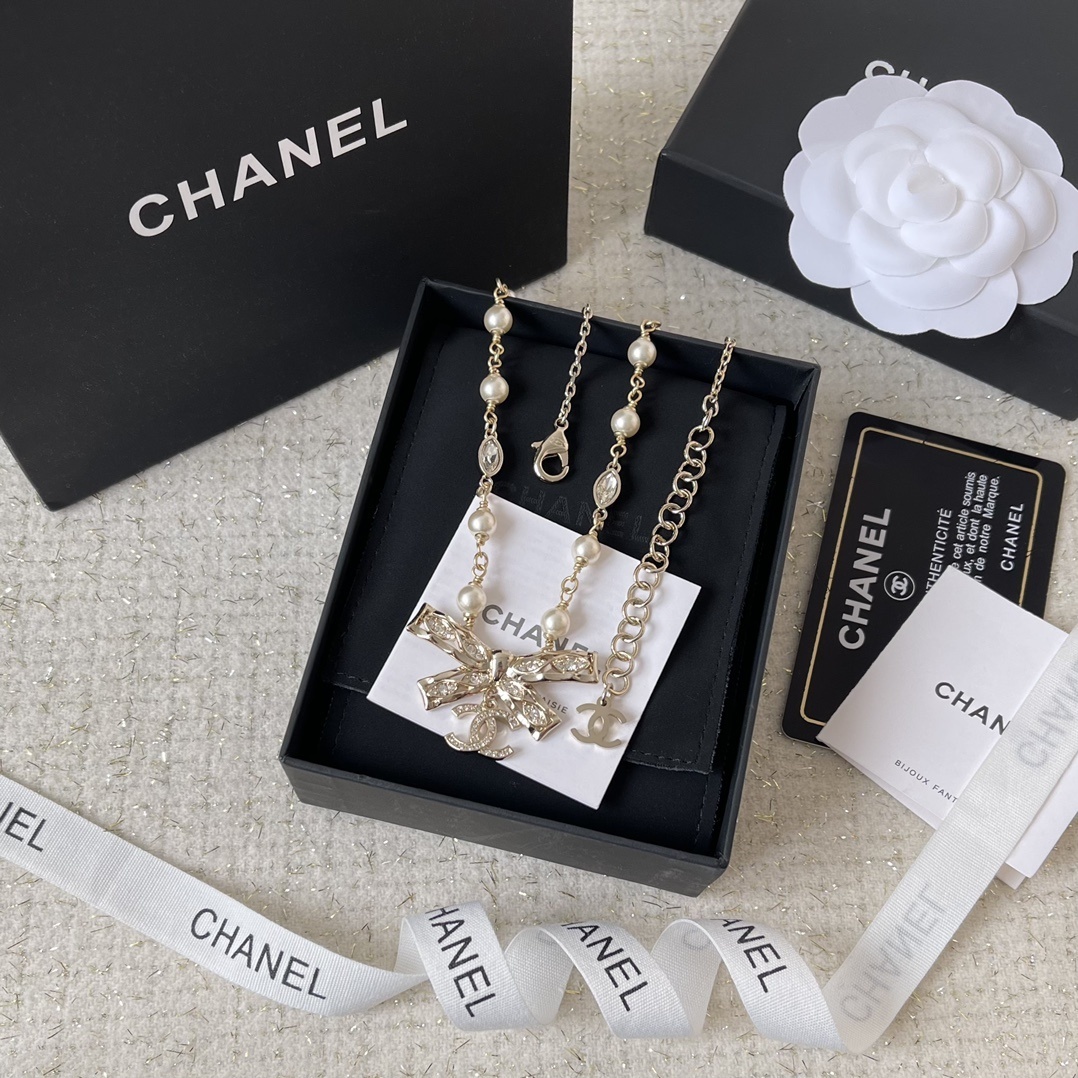 Chanel Crystal Bow Pearl Necklace - Elegant CC Logo Jewelry for Women