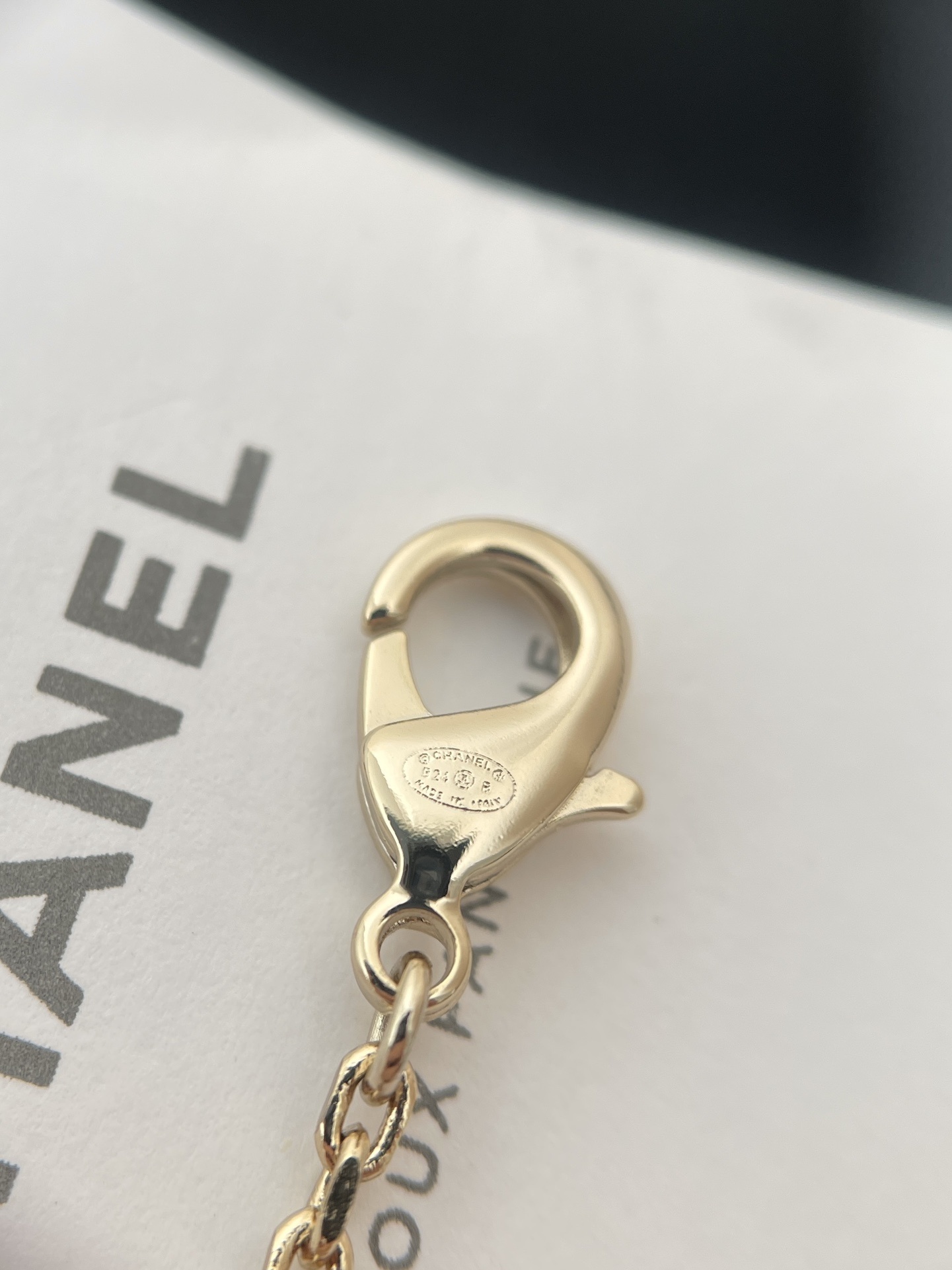 Luxury Gold Ribbon Bow Necklace with Crystal CC Logo Pendant