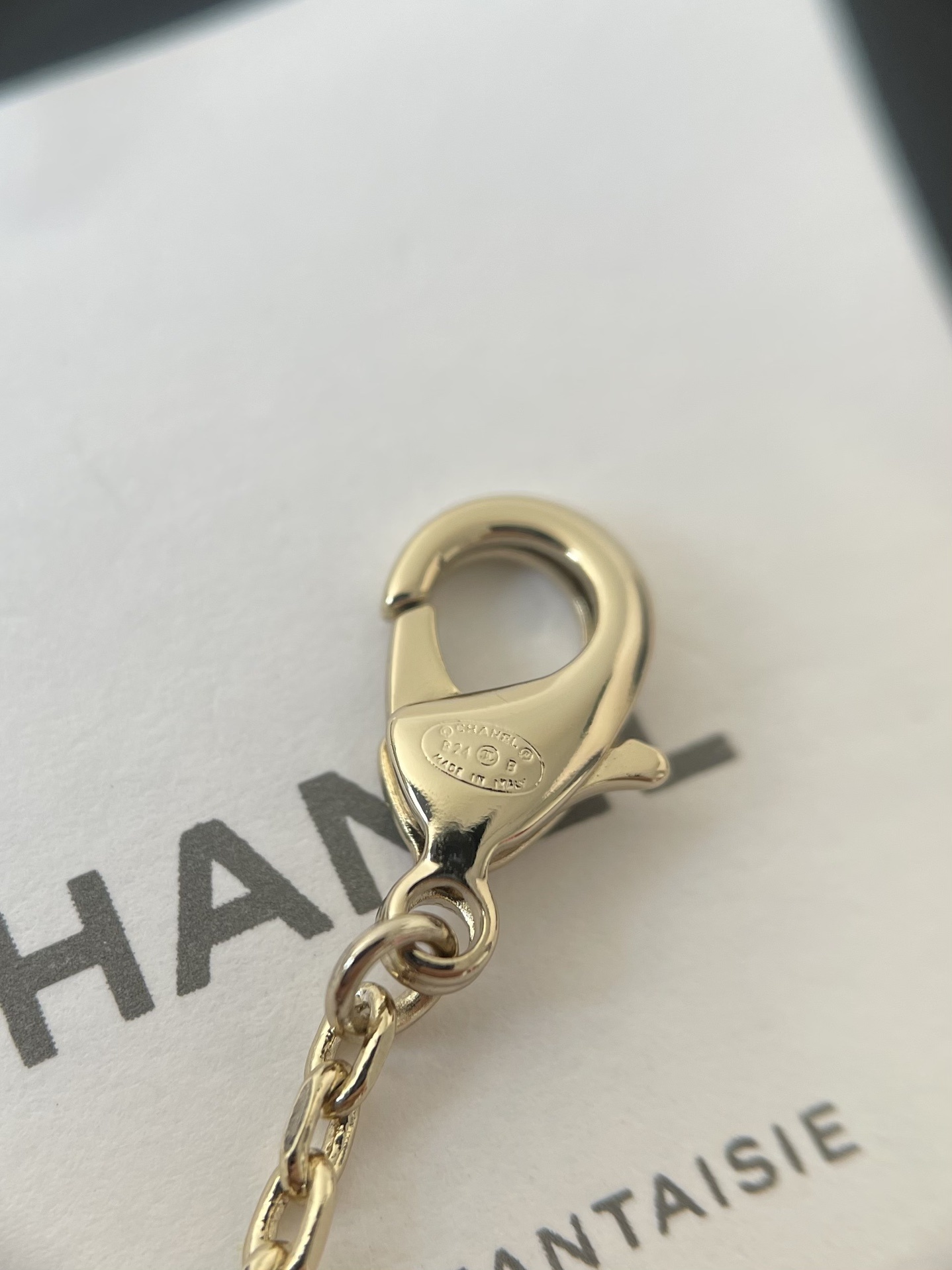 Luxury Chanel CC Logo Crystal Circle Pendant Necklace Gold