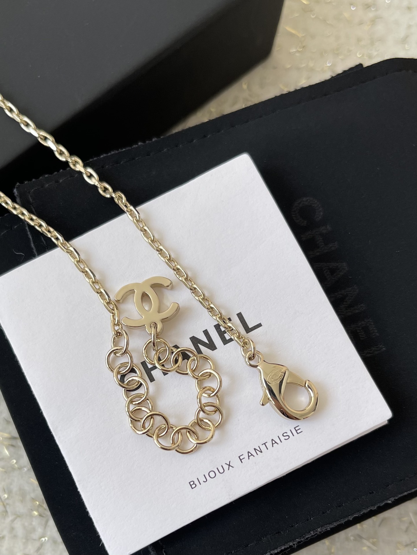 Luxury Chanel CC Logo Crystal Circle Pendant Necklace Gold