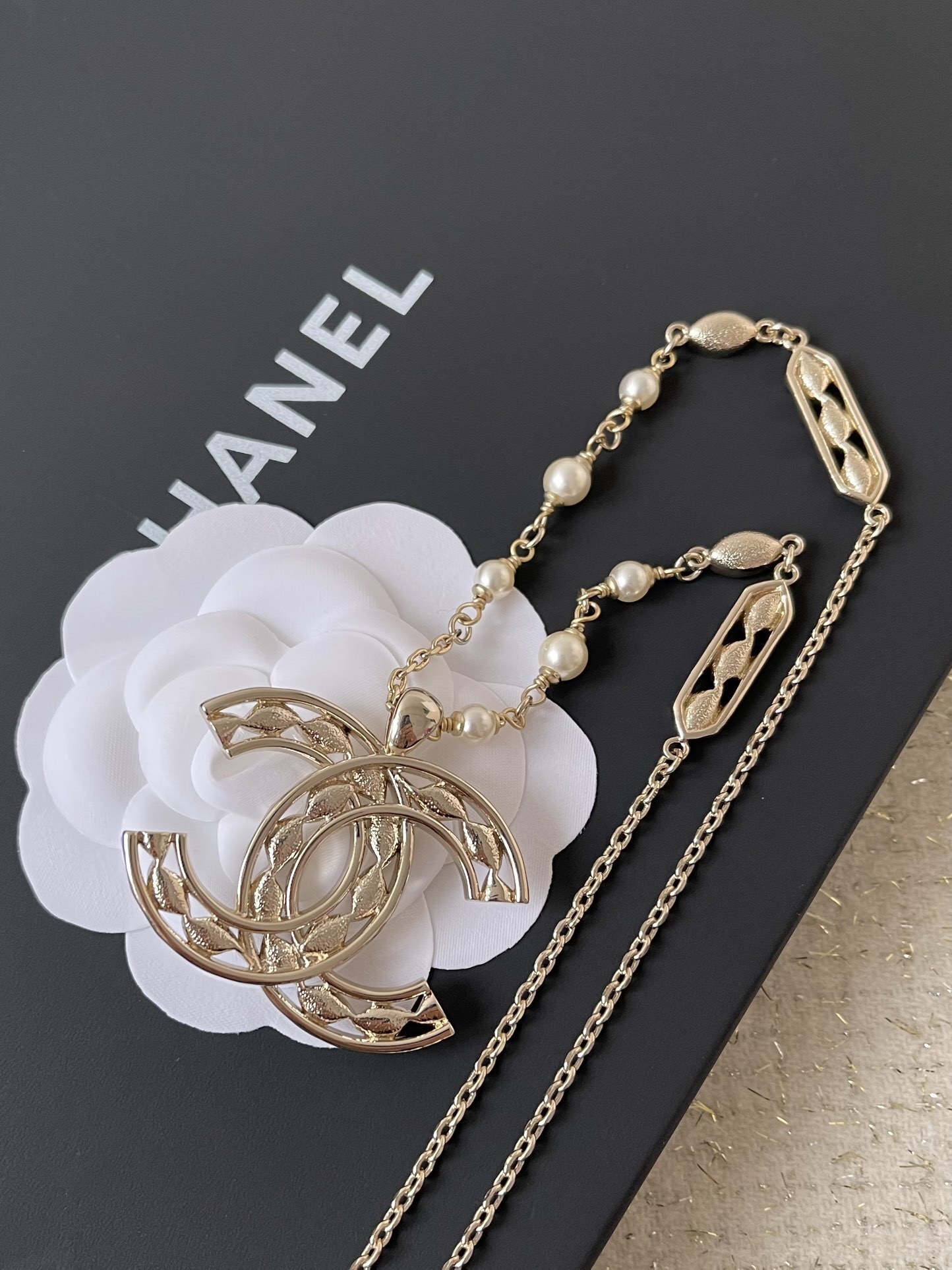 Luxury Chanel Crystal CC Pendant Long Necklace with Pearls