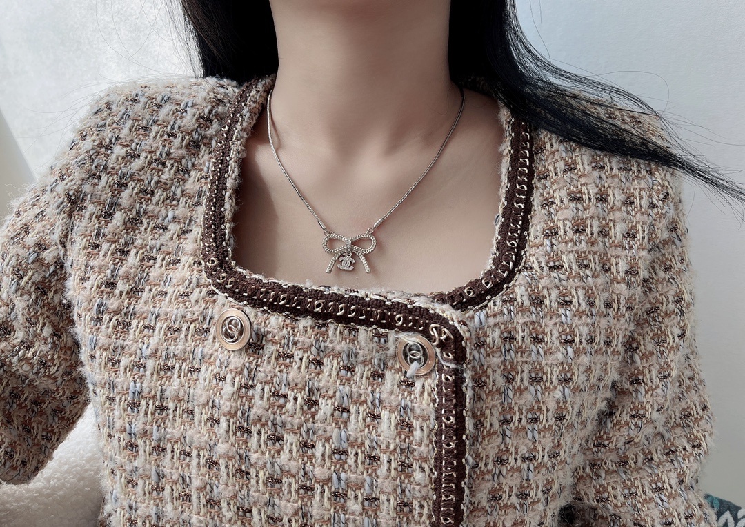 Luxury Bow Crystal Pendant Necklace with CC Logo for Women