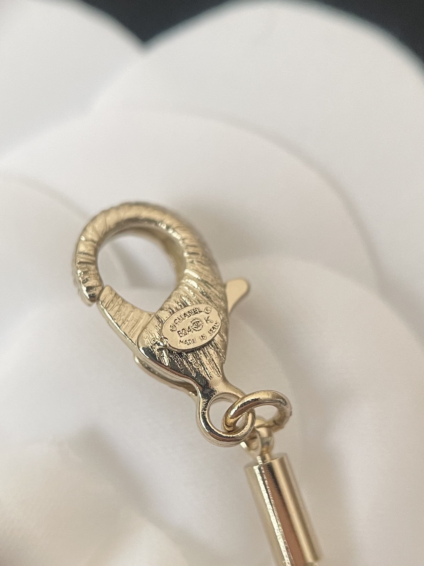 Luxury Bow Crystal Pendant Necklace with CC Logo for Women