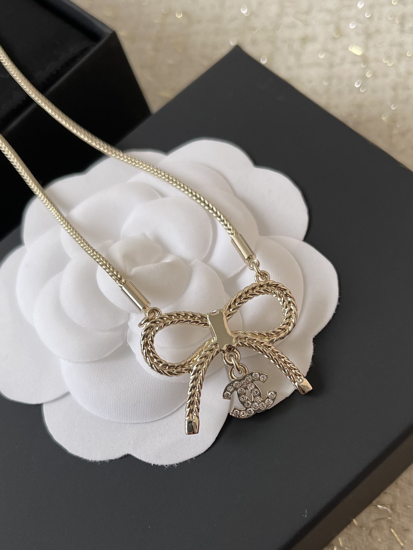 Luxury Bow Crystal Pendant Necklace with CC Logo for Women