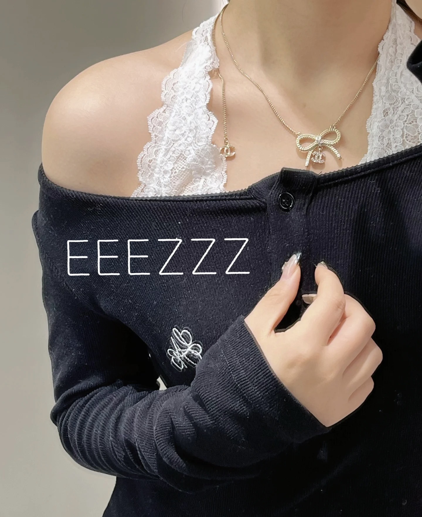 Luxury Bow Crystal Pendant Necklace with CC Logo for Women