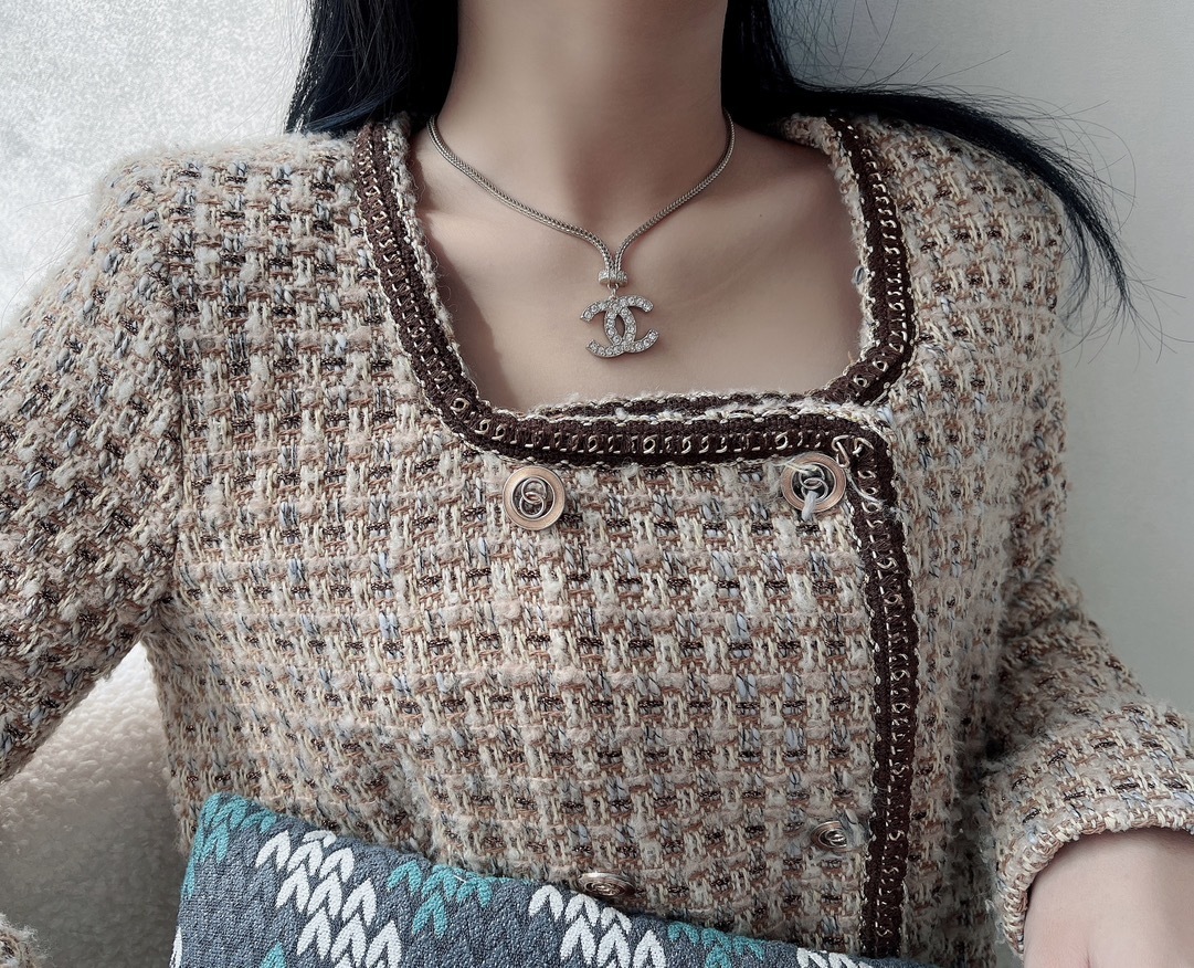 Luxury Chanel CC Logo Crystal Pendant Necklace & Bracelet Set