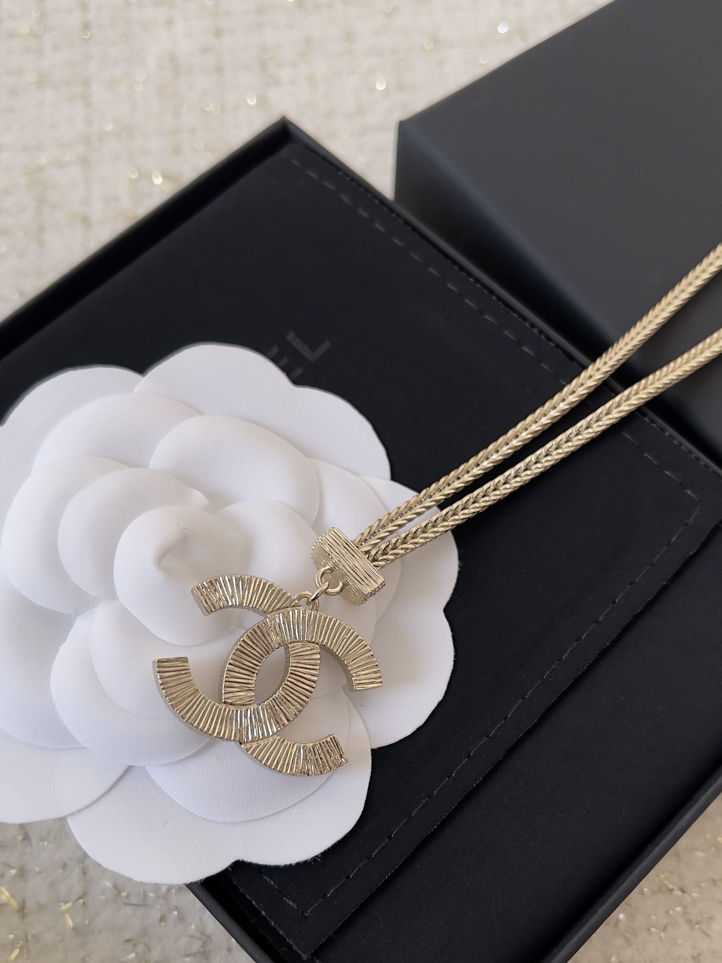 Luxury Chanel CC Logo Crystal Pendant Necklace & Bracelet Set