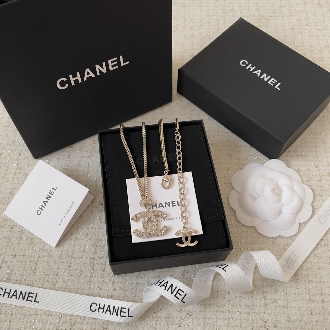 Luxury Chanel CC Logo Crystal Pendant Necklace & Bracelet Set