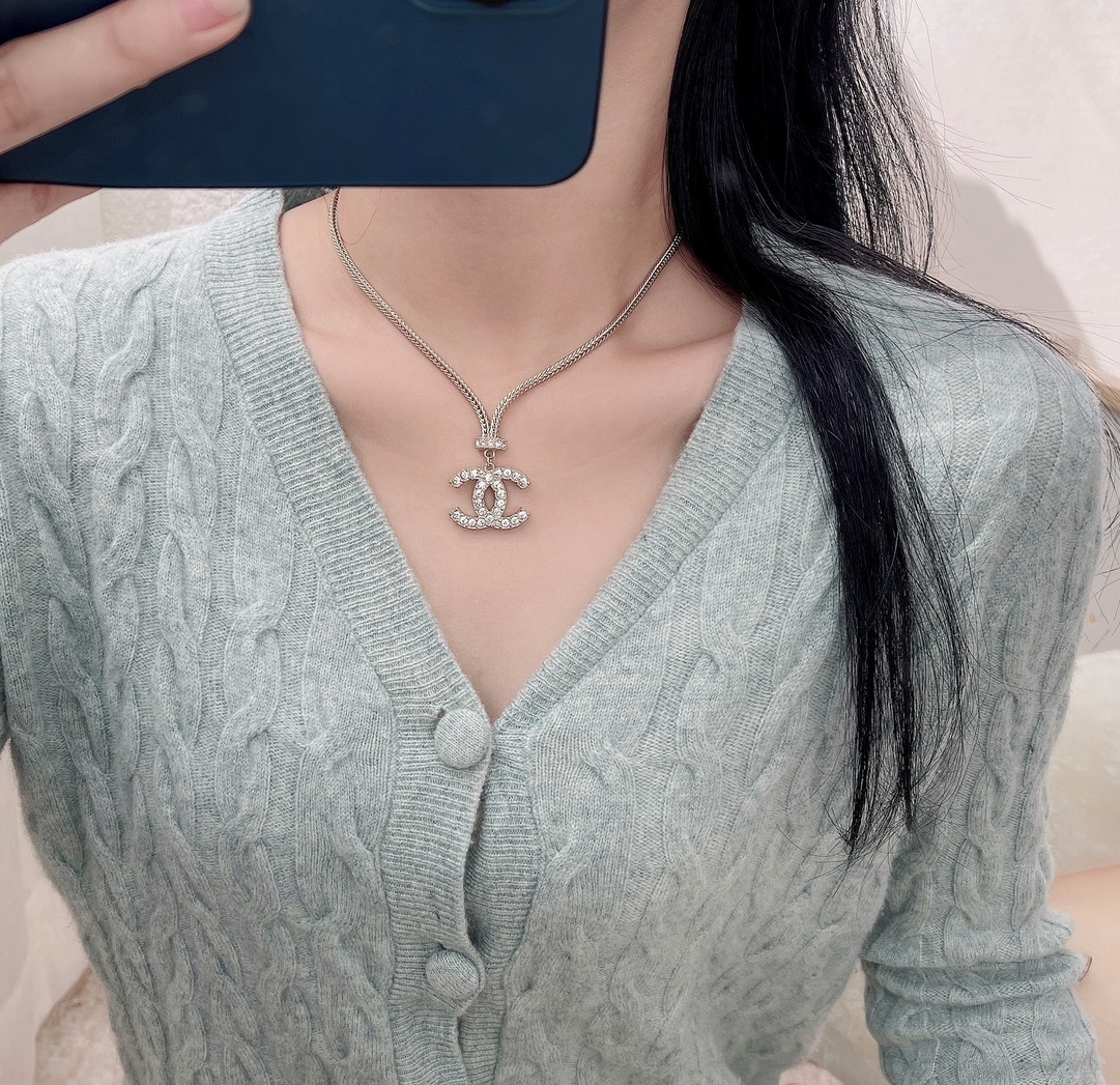 Luxury Chanel CC Logo Crystal Pendant Necklace & Bracelet Set