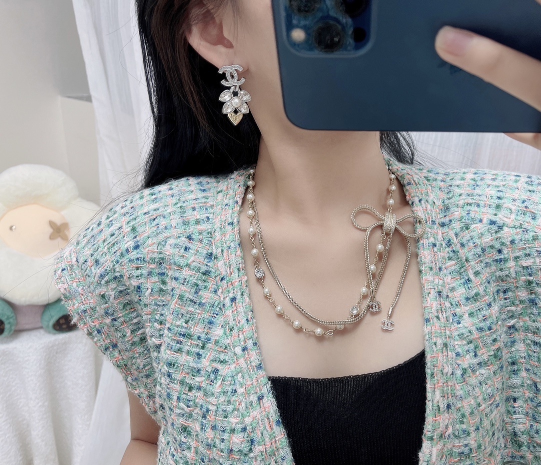 Elegant Double-Strand Pearl Necklace with Crystal Bow and CC Logo