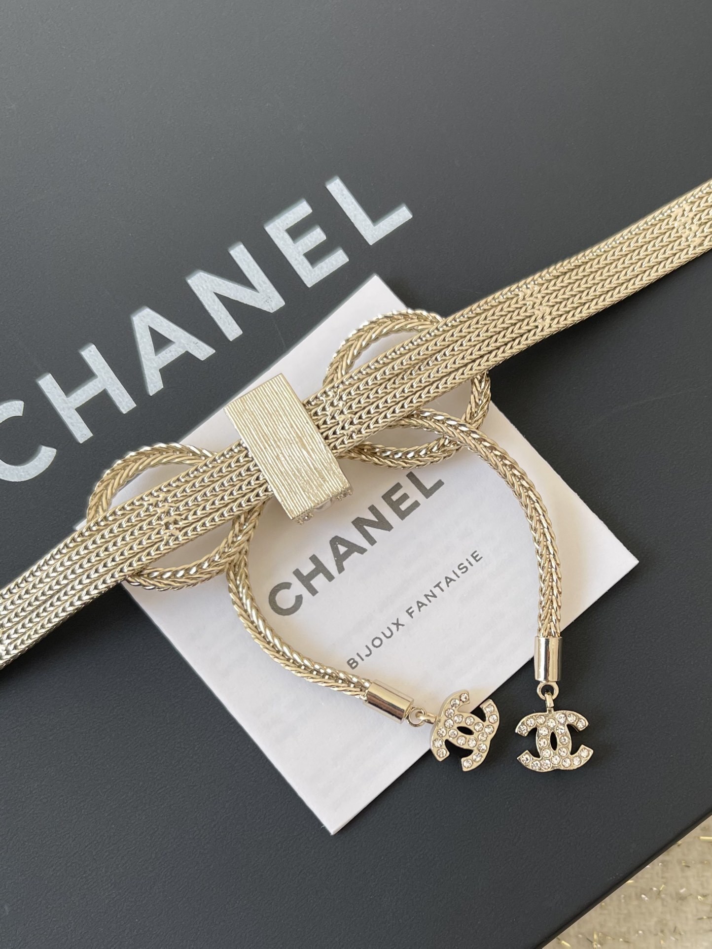 Elegant Bowknot Mesh Choker Necklace with Crystal CC Charms