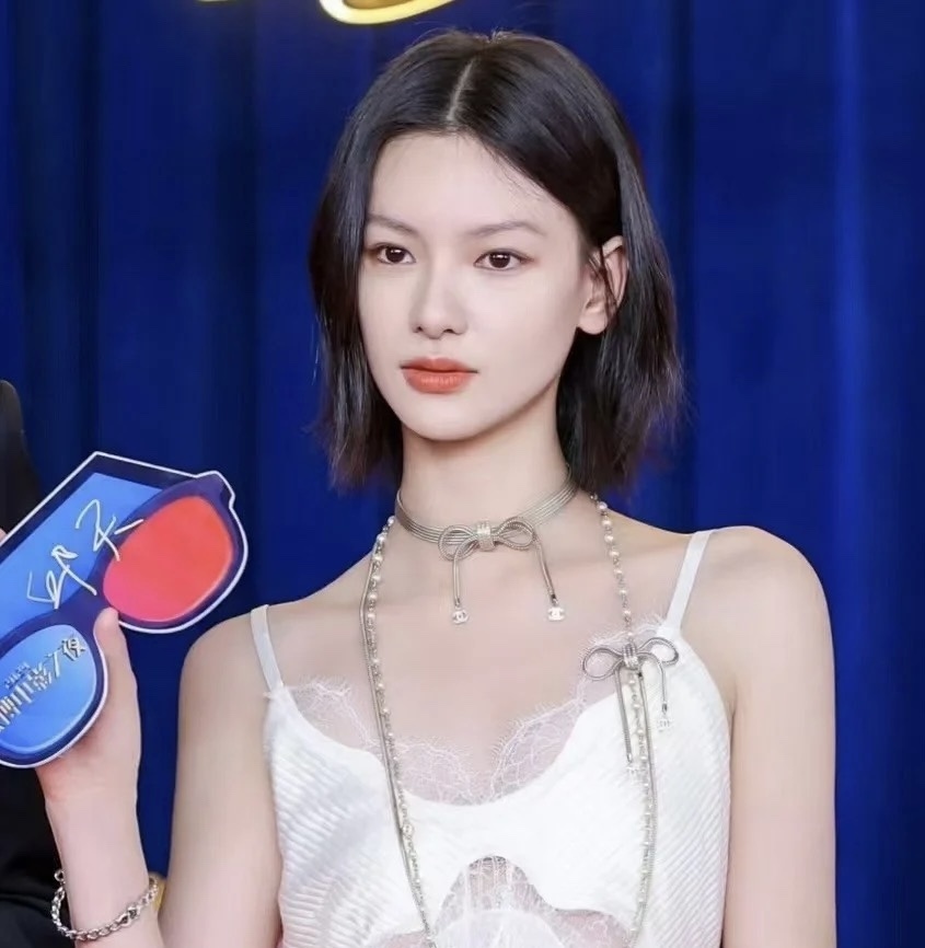 Elegant Bowknot Mesh Choker Necklace with Crystal CC Charms