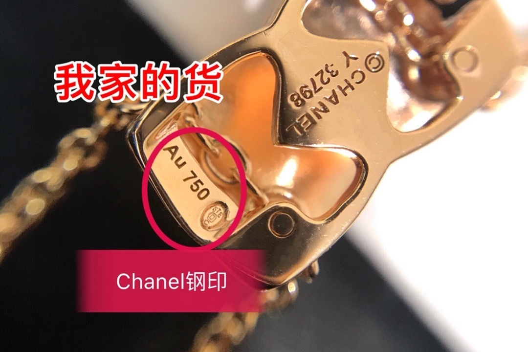 Luxury Gold Quilted Pendant Double Layer Necklace for Women