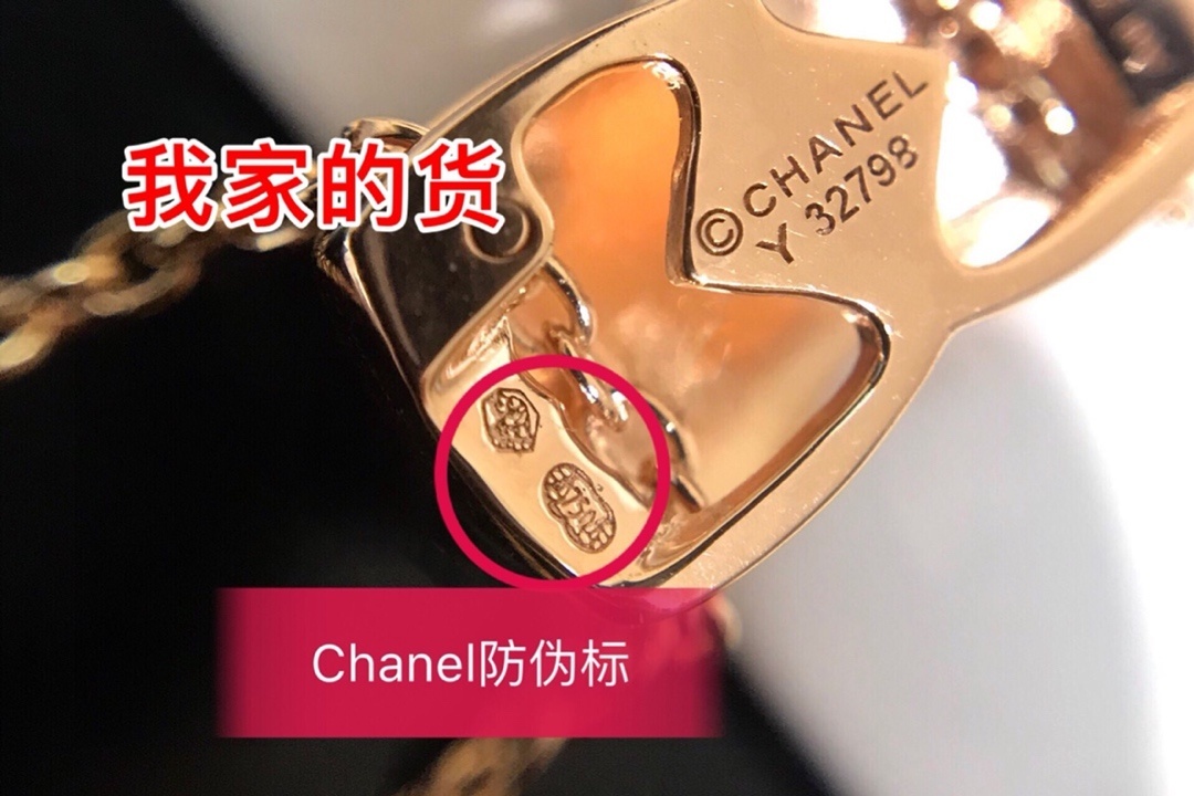 Luxury Gold Quilted Pendant Double Layer Necklace for Women