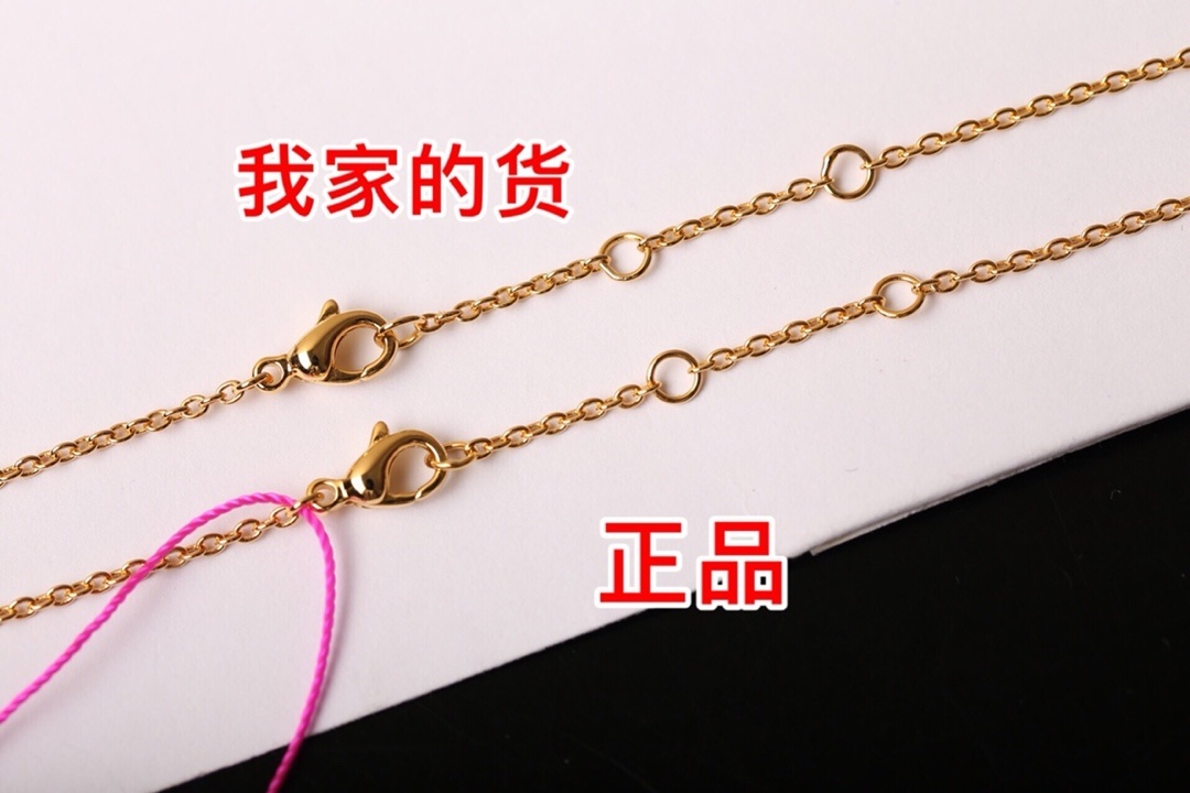 Luxury Gold Quilted Pendant Double Layer Necklace for Women