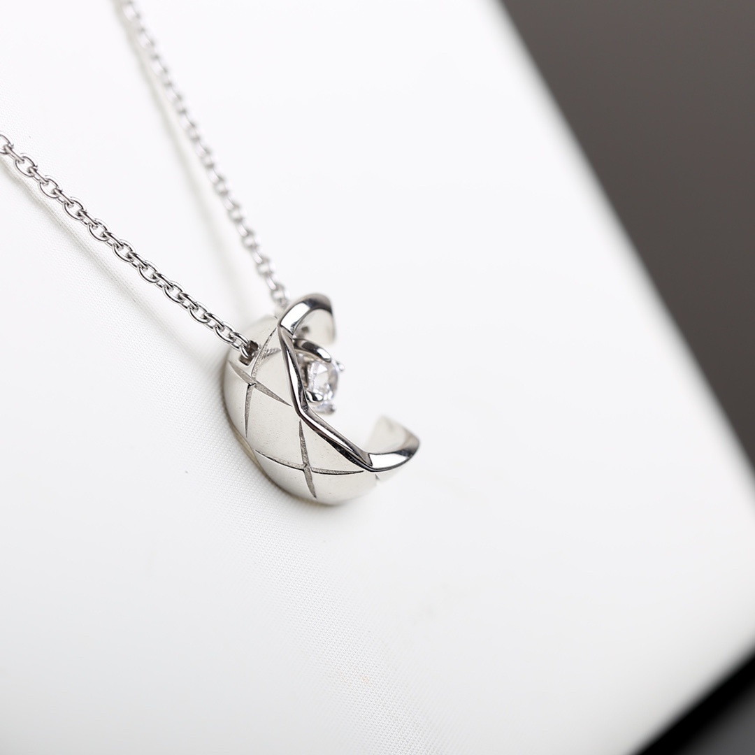 Luxury C-Pendant Necklace with Sparkling Crystal - Elegant Jewelry