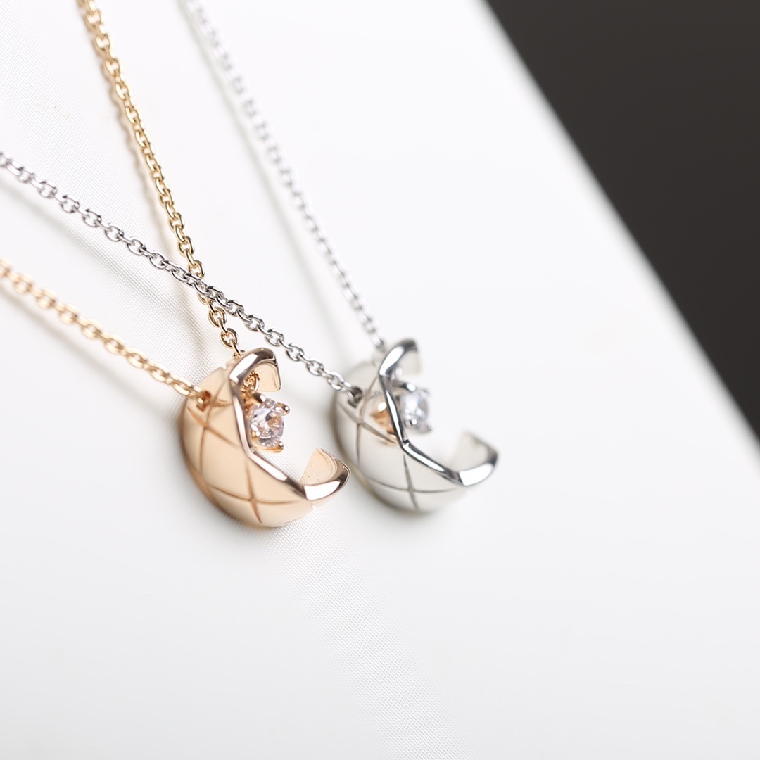 Luxury C-Pendant Necklace with Sparkling Crystal - Elegant Jewelry