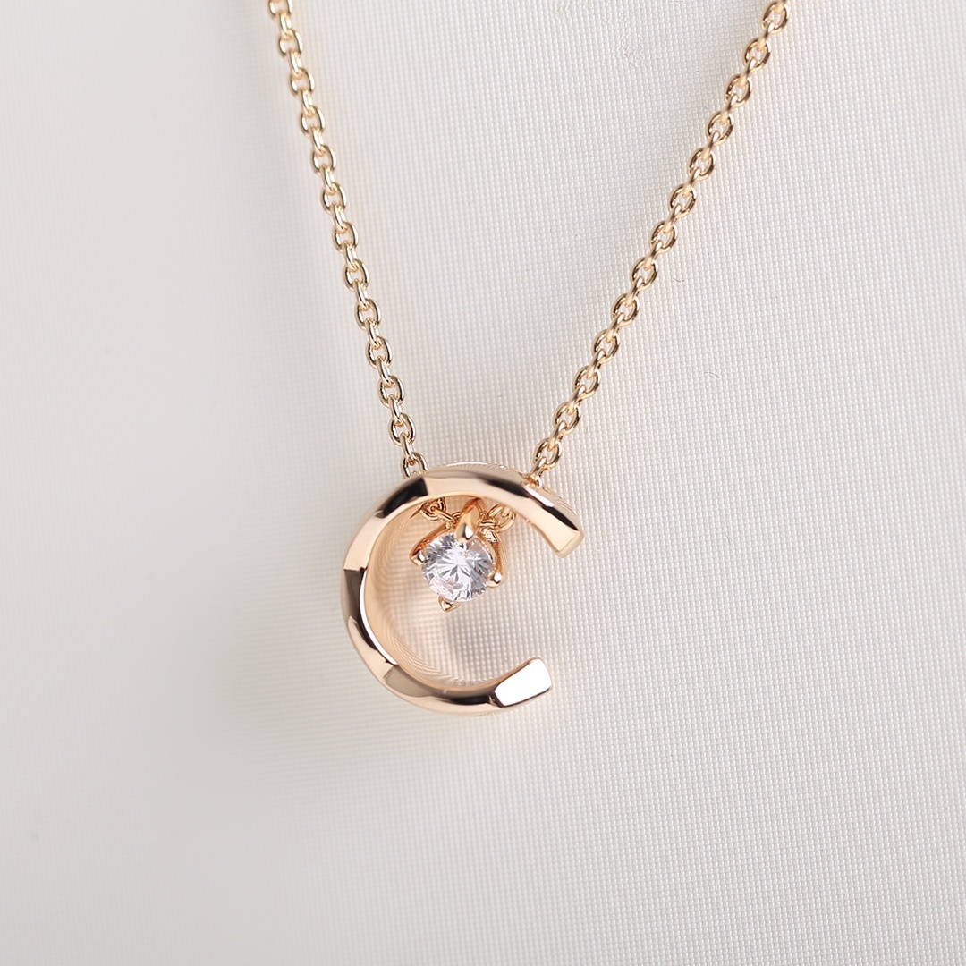 Luxury C-Pendant Necklace with Sparkling Crystal - Elegant Jewelry