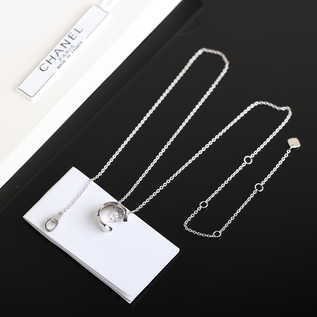 Luxury C-Pendant Necklace with Sparkling Crystal - Elegant Jewelry