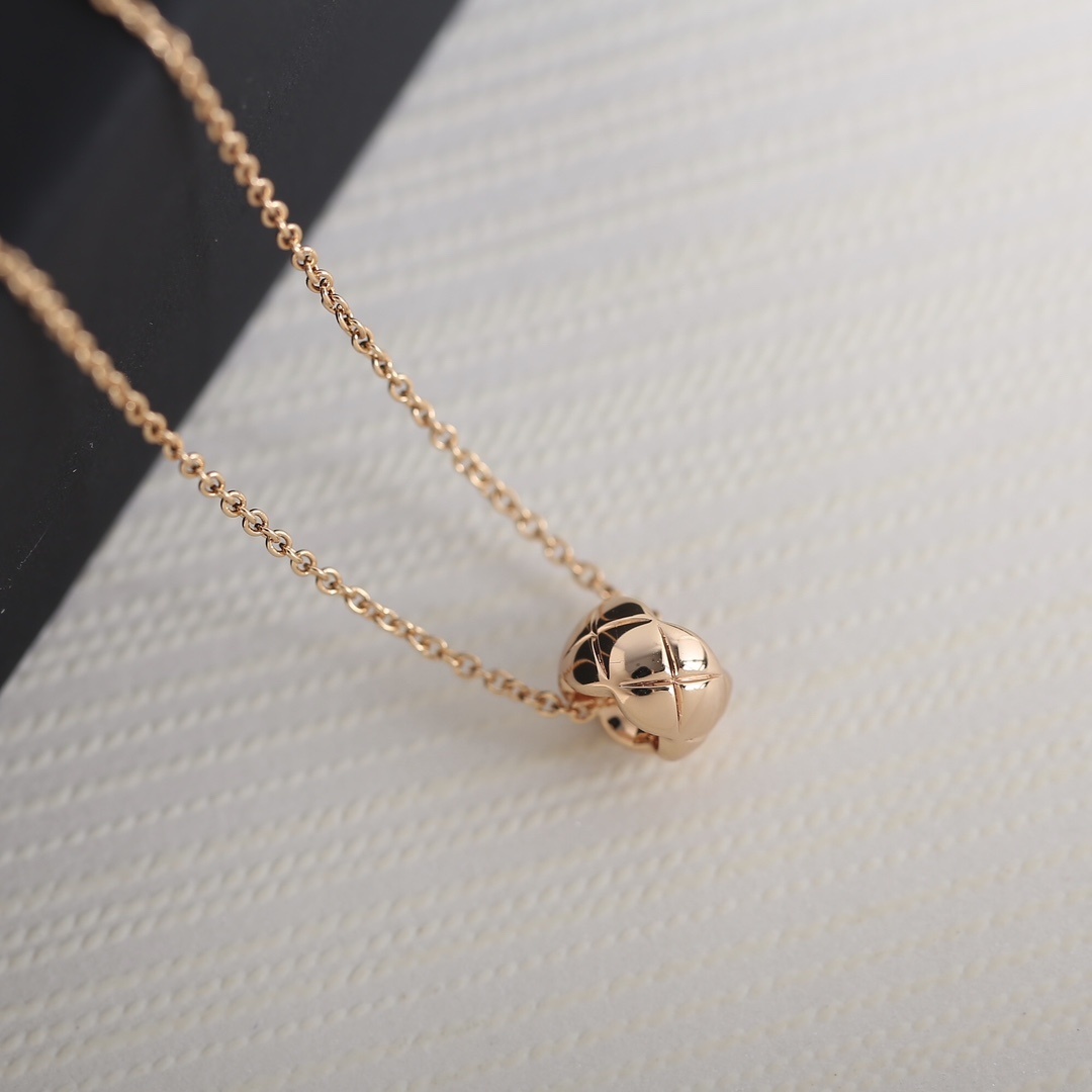 Luxury Quilted Ball Pendant Necklace - Elegant Jewelry for Women