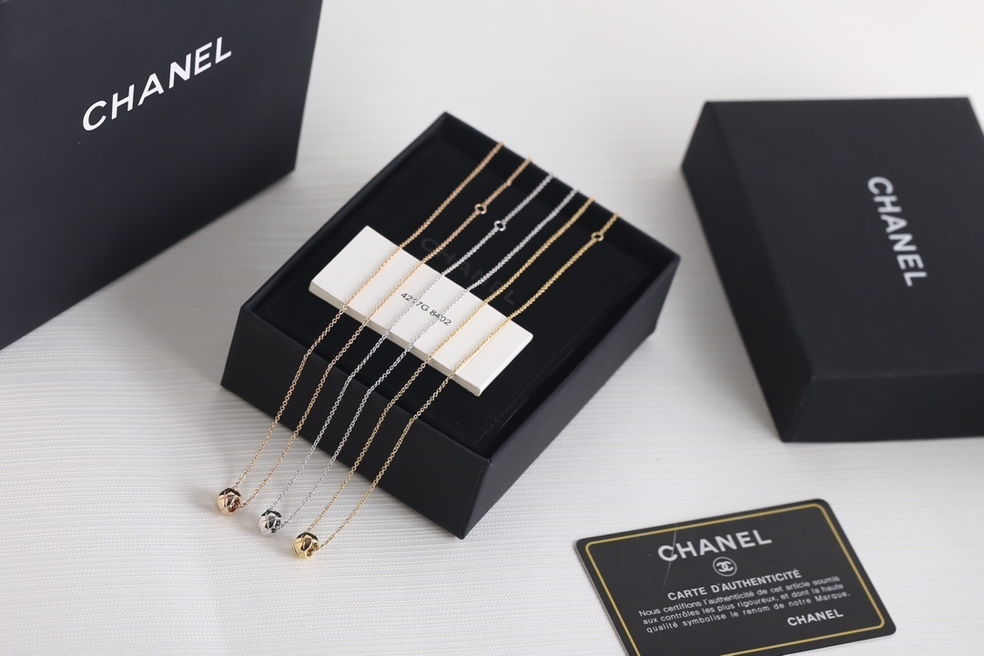 Luxury Quilted Ball Pendant Necklace - Elegant Jewelry for Women