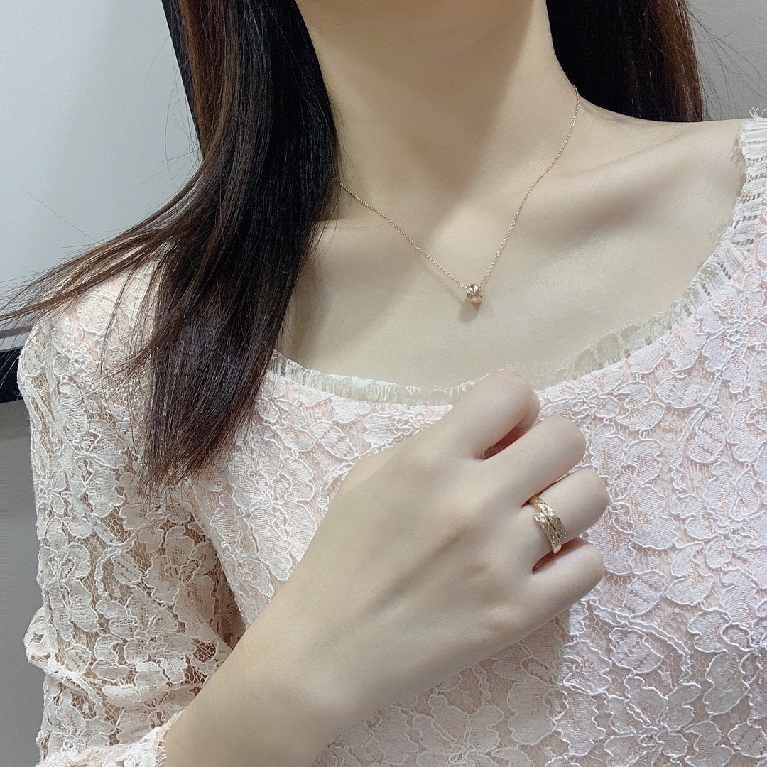 Luxury Quilted Ball Pendant Necklace – Elegant Jewelry for Women