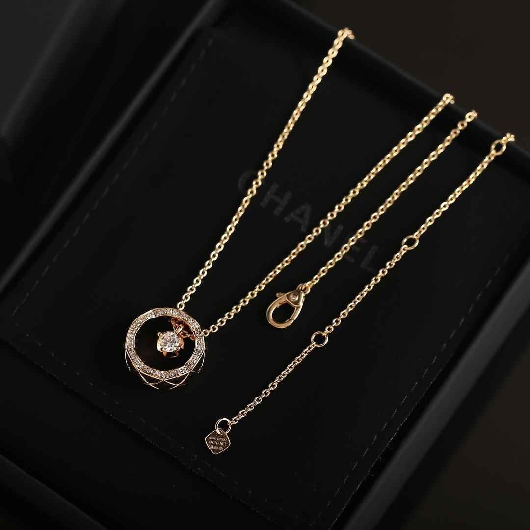 Chanel Coco Crush Diamond Necklace - 18K Gold Quilted Pendant