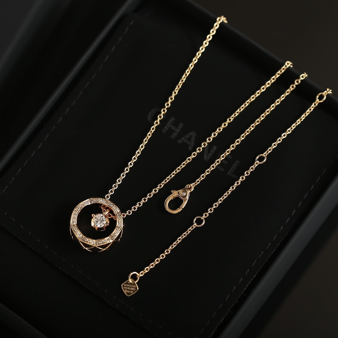 Chanel Coco Crush Diamond Necklace - 18K Gold Quilted Pendant