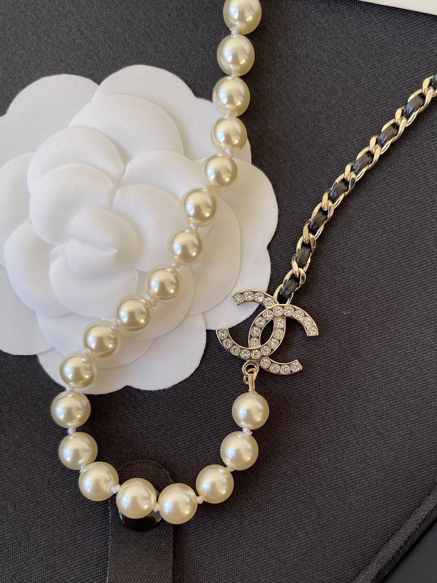 Chanel CC Logo Pearl & Lambskin Leather Chain Necklace