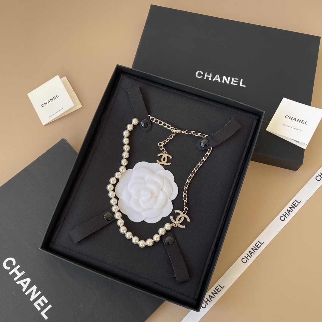 Chanel CC Logo Pearl & Lambskin Leather Chain Necklace