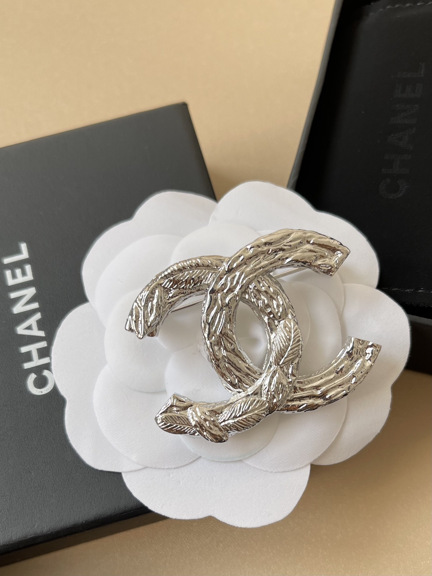 Vintage Gold Textured Double C Brooch Fashion Pin for Women