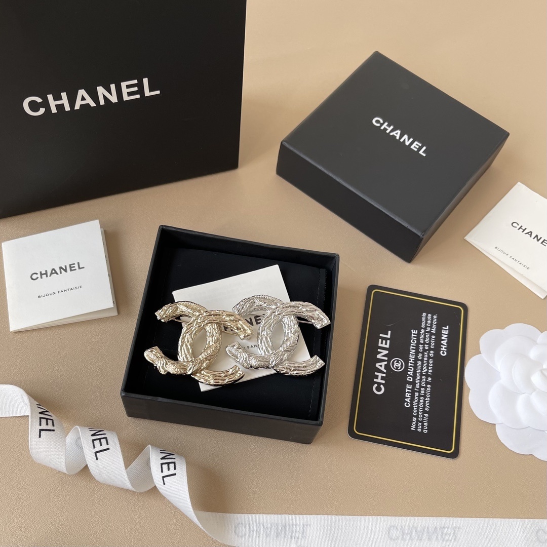 Vintage Gold Textured Double C Brooch Fashion Pin for Women