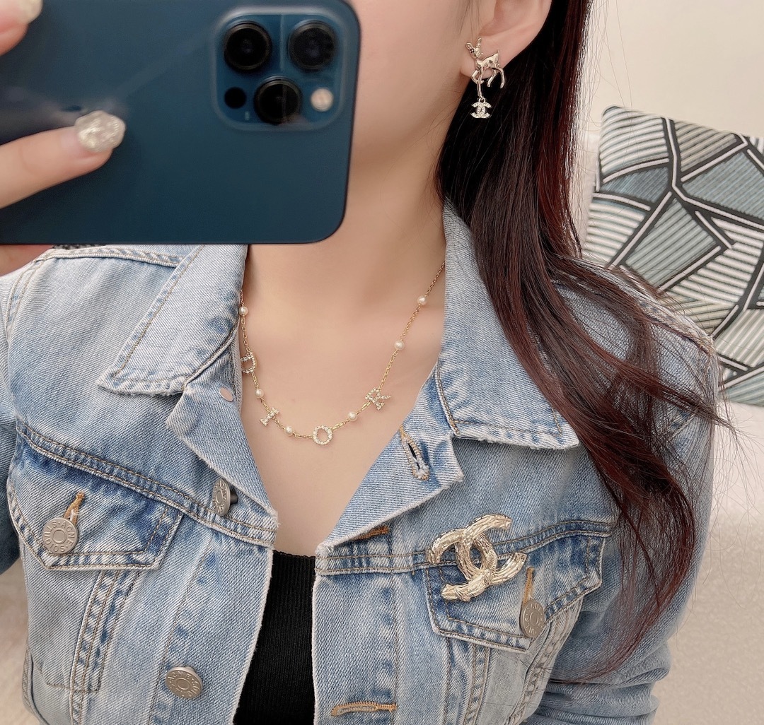 Vintage Gold Textured Double C Brooch Fashion Pin for Women