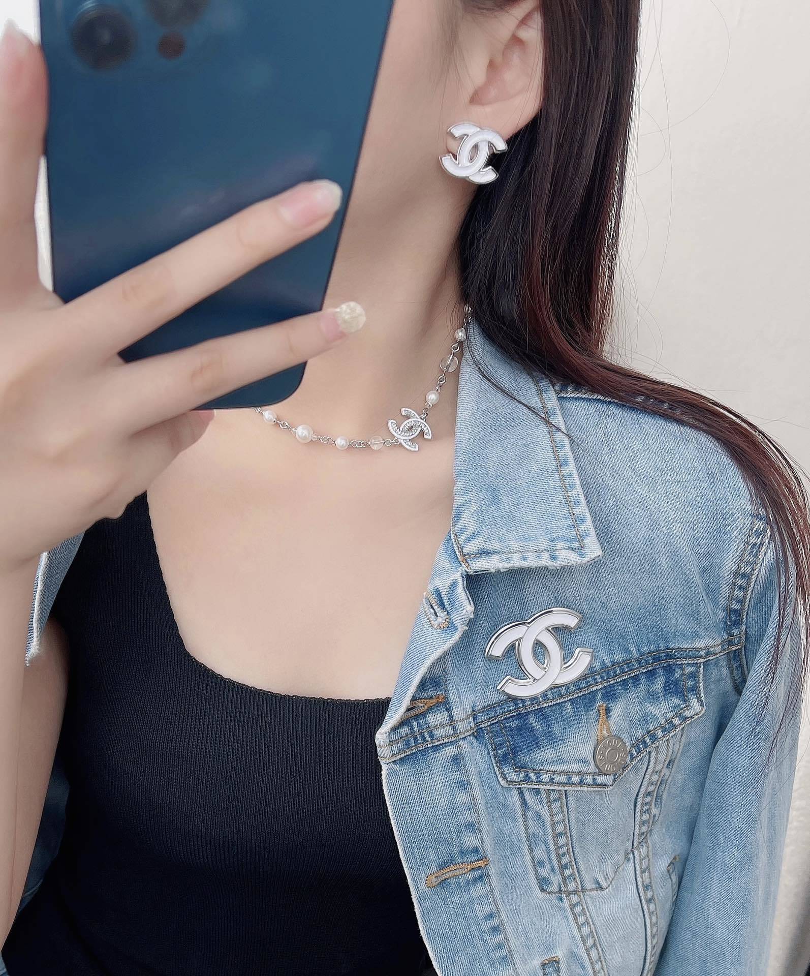 Elegant Chanel CC Logo Brooch Silver White Enamel Luxury Jewelry