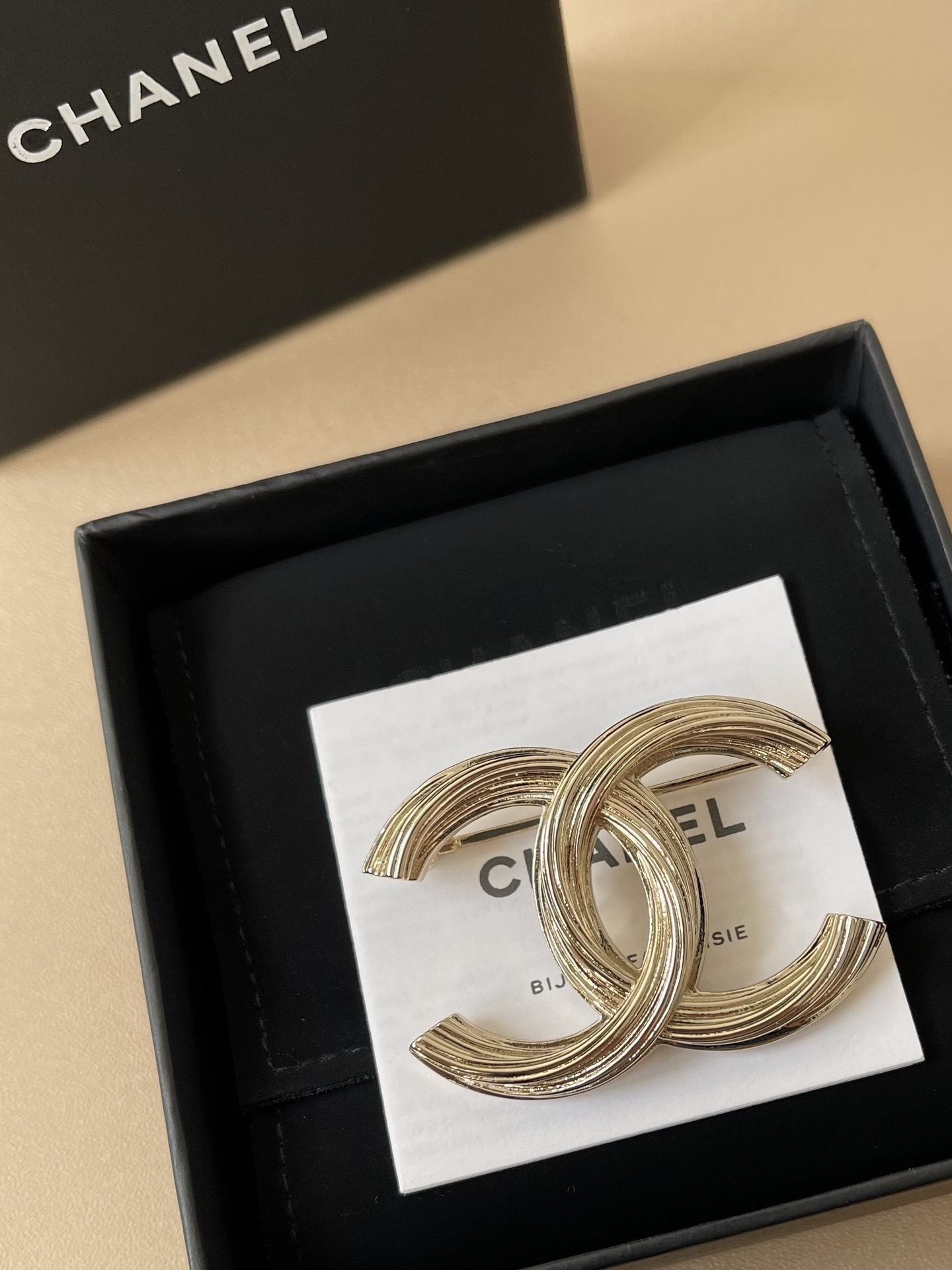 Luxury Chanel CC Logo Brooch in Textured Gold-Tone Metal