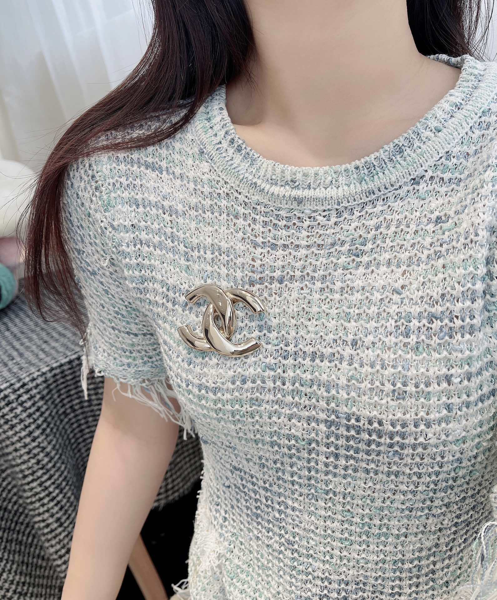 Luxury Chanel Gold-Tone CC Logo Brooch – Iconic Designer Jewelry