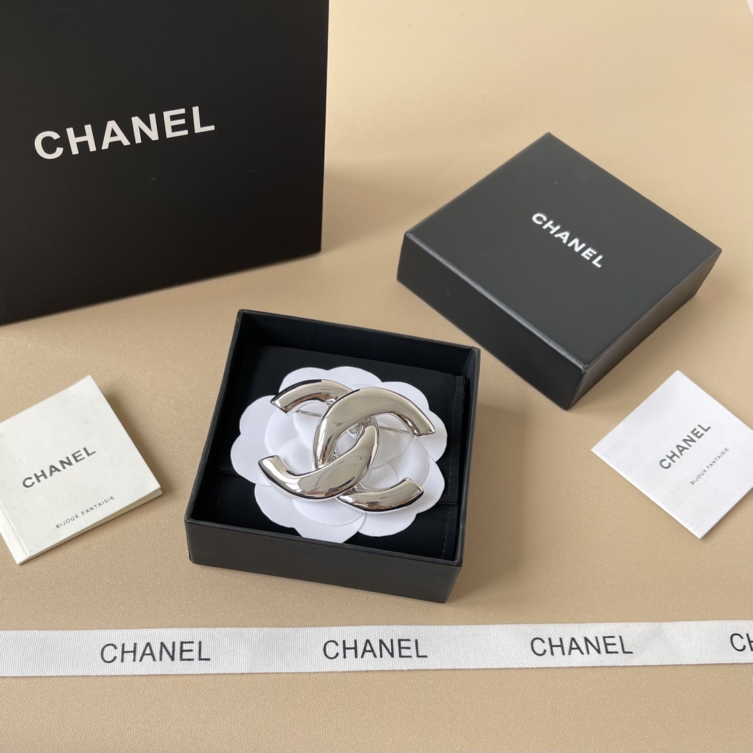 Luxury Chanel CC Brooch - Elegant Silver & Gold Designer Pin