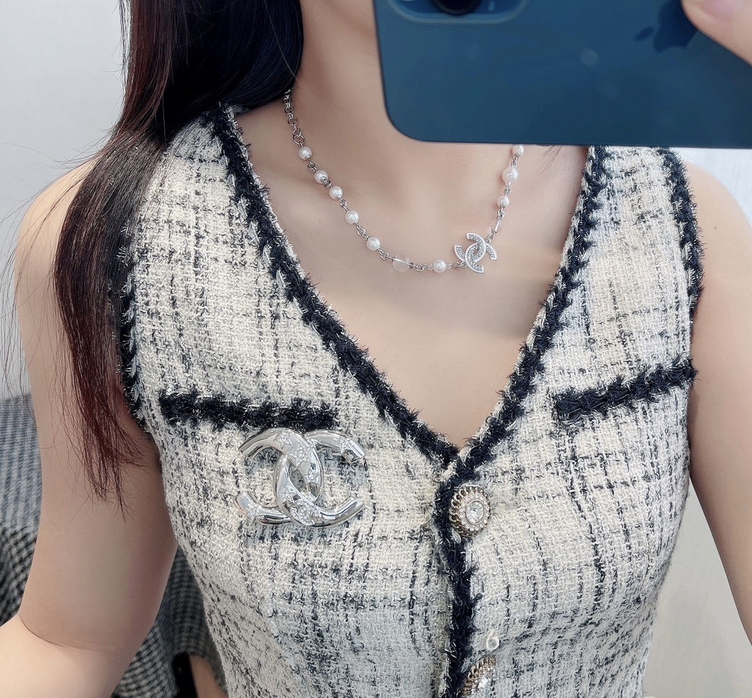 Luxury Interlocking CC Brooch with Crystal Star Accents