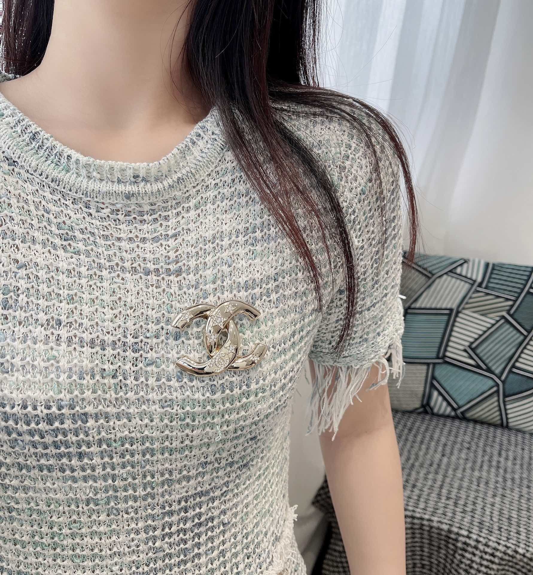 Luxury Interlocking CC Brooch with Crystal Star Accents